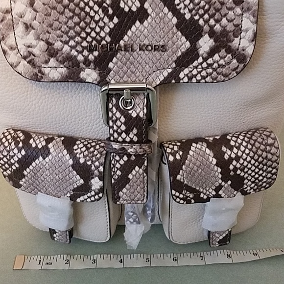 Michael Kors Susie Small Flap Pebbled Leather Back - Picture 5 of 8